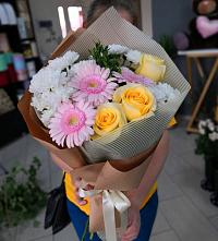 Букет цветов из:  Герберы, Розы и Хризантемы в Сакмара