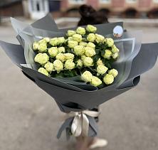 Букет Белые кустовые розы Солинеро в Сакмара