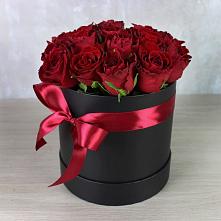 Цветочная композиция из Розы в шляпной коробке в Сакмара